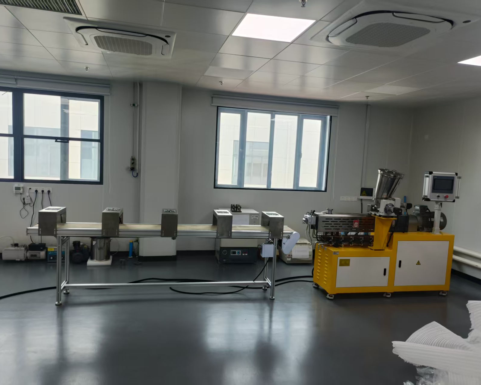 双螺杆挤出机在电子屏蔽材料研发中的应用案例