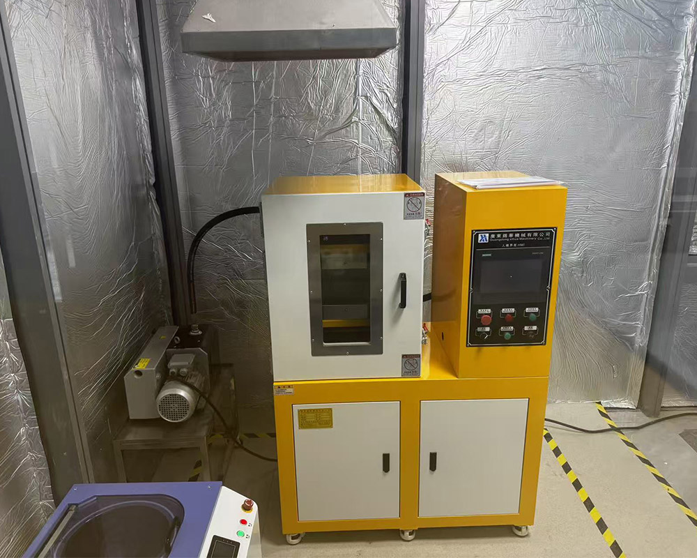 北京某研究院引进广东锡华机械平板硫化机推进材料研发