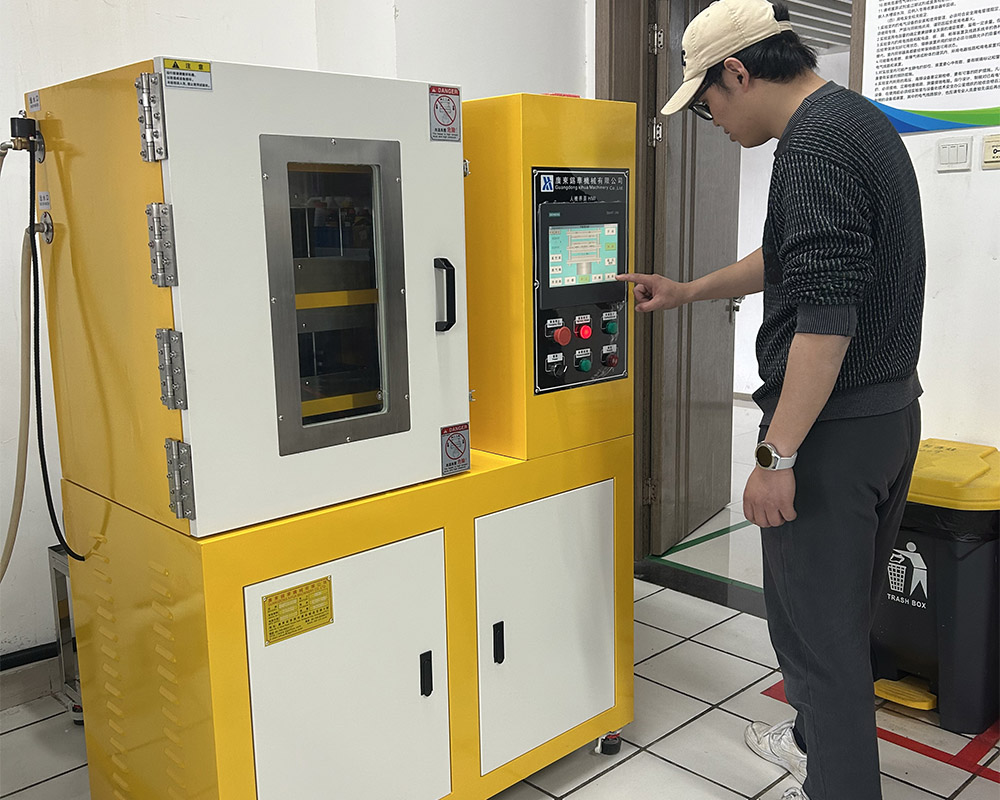 呋喃基材料制样成型应用案例：抽真空硫化机下的性能突破